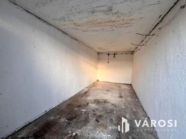 Eladó garázs Győr Nádorvárosban a Marcal-tó közelében