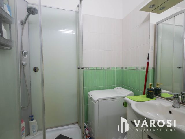 Első emeleti fiatalos lakás a Vértó mellett!