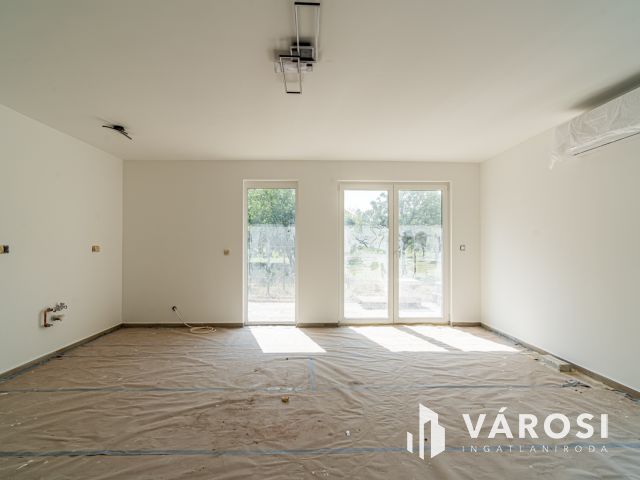 Ultramodern családi ház nem kicsi tetőterasszal