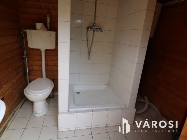 Eladó egy teljesen körbekerített Zártkert, Győr-Rabkertben