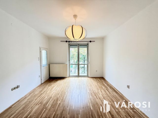 Erkélyes, 1. emeleti garzonlakás (30m²) M3 metróvonalon