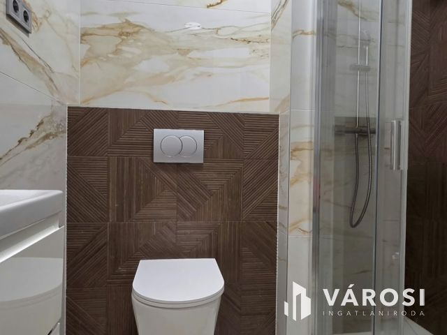 Belvárosi élet egy modern új építésű lakásban-Debrecen