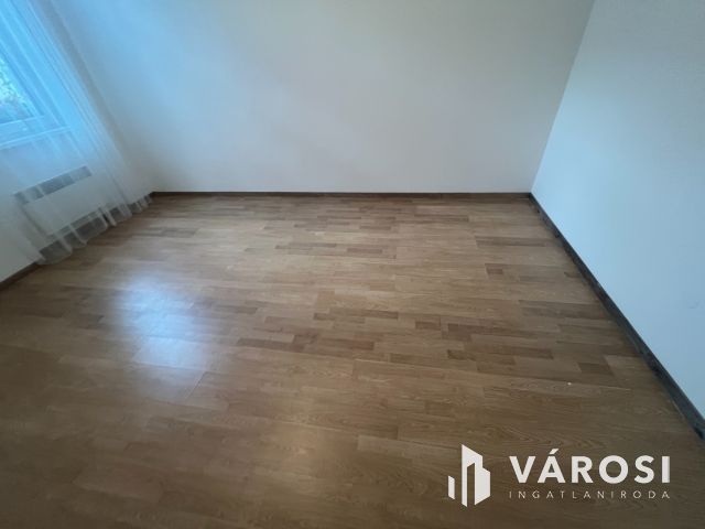 Debrecen Óvárosi kulturált kis házrész, szép udvarban!