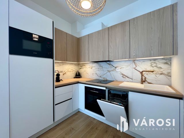 Balatonszemesen kertkapcsolatos, vízparti lakás